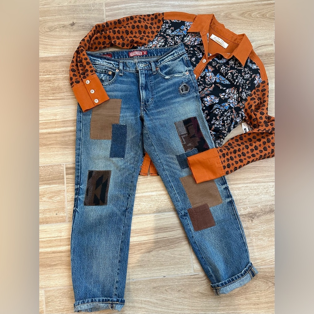 Lucky Brand Women's Legend Mid Rise Mr. Boy
Jeans. SZ 0 24" ;( Runs Large)